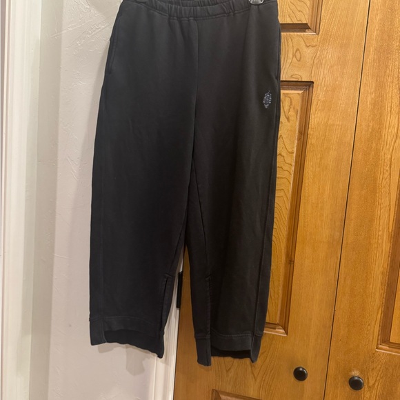 Free People Pants - Free People Movement women’s cropped sweatpants. Size XS. EUC.